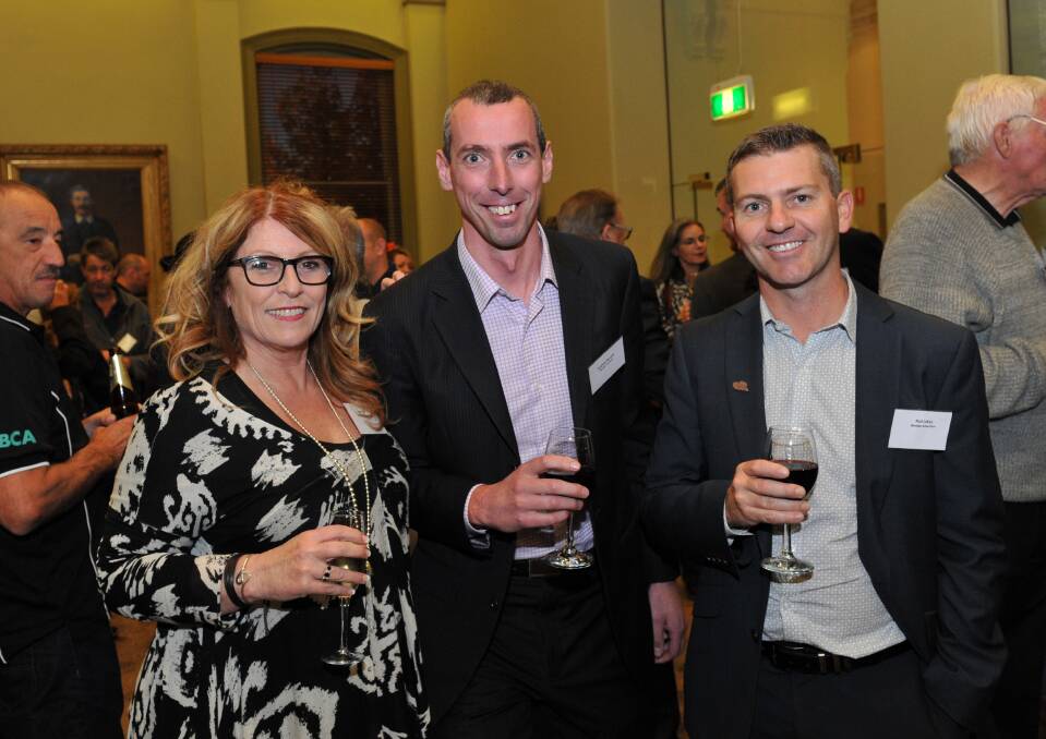 Sue Opie and Rod Lakey from the Bendigo Advertiser with Andrew Murphy from Mawby Property. 