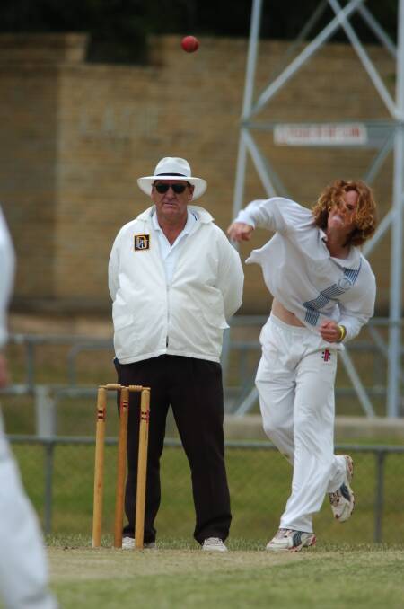 Jed Wright bowls for Shepparton. pic by Bill Conroy