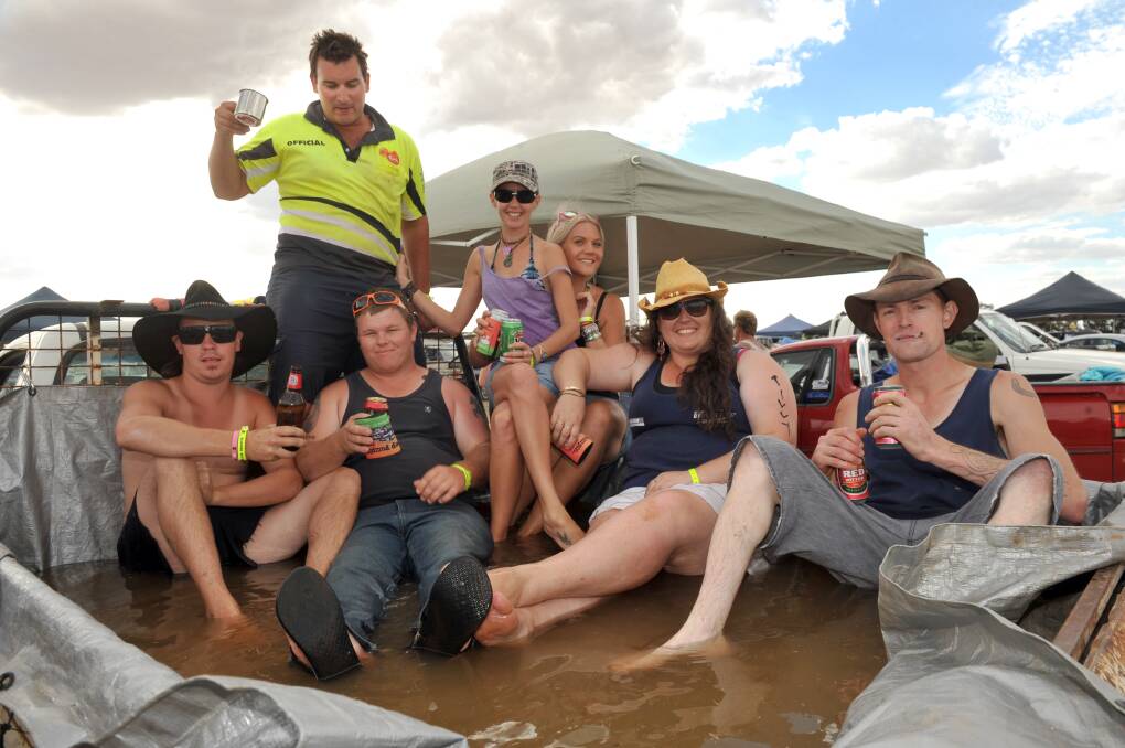 Elmore Summer Send Off Ball
Dwayne Smith (2nd from L front) celebrated his bucks party with friends in his ute pool.
Pic Julie Hough 09.03.13