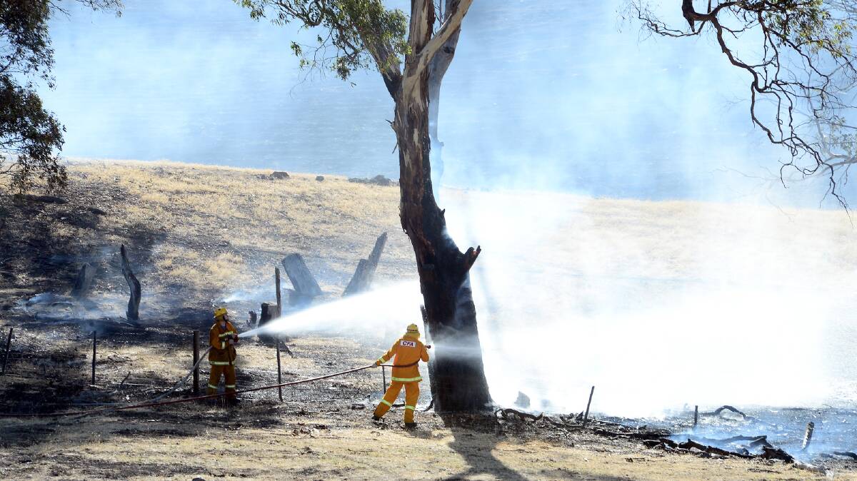 CFA fight a 100 hectare blaze at Werona. 