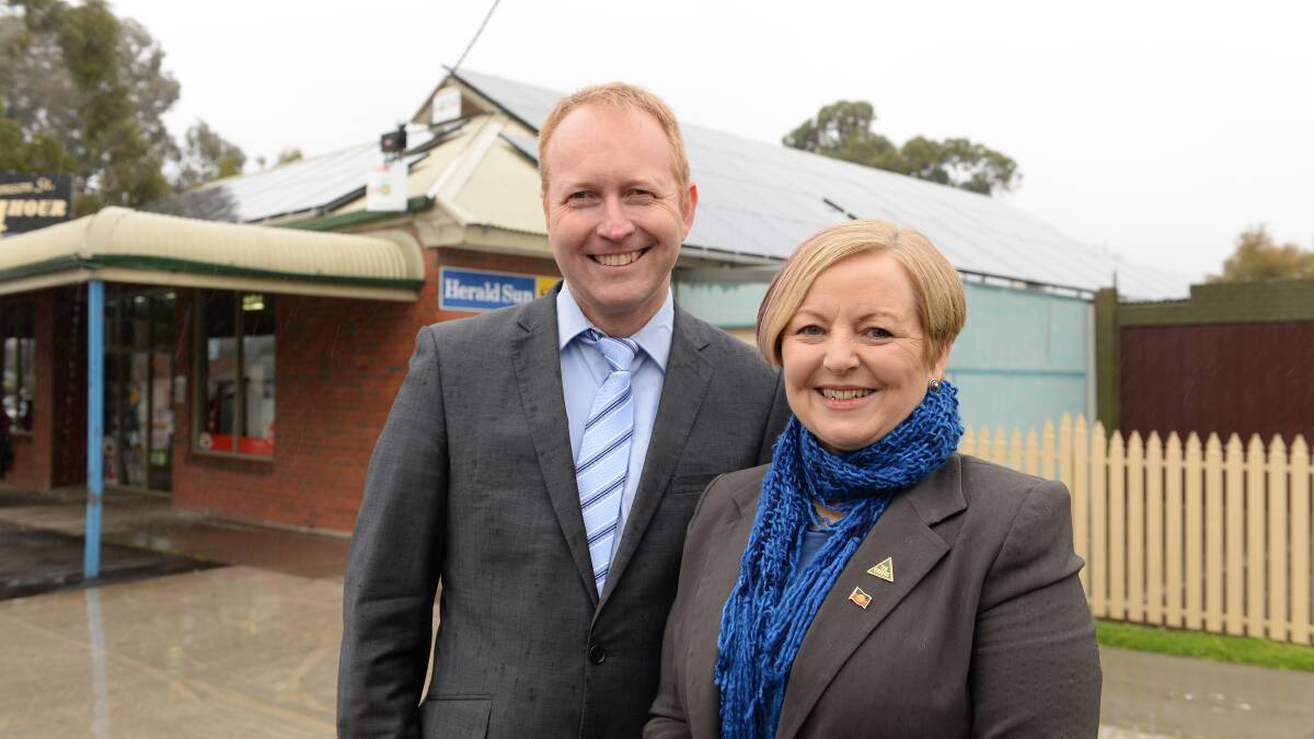 ANNOUNCEMENT: Victorian Greens leader Greg Barber and Bendigo East candidate Jennifer Alden want to see a solar boom in Bendigo. PICTURE: LEIGH SHARP
