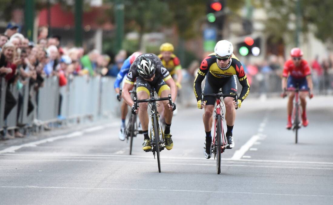 GREAT SPRINT: Glenn O'Shea, right, catches Germany's Leif Lampater metres from the finish to win Friday night's Andy's Earthmovers-backed criterium at the Bendigo International Madison carnival. Picture: GLENN DANIELS 