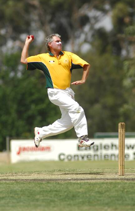 Bevan Cleeland bowls for Murray Valley in the 2007 division one grand final victory against Kyabram in 2007. 