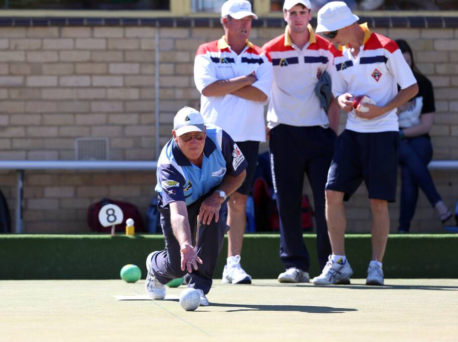 HOME TURF: Eaglehawk's Russell Evans bowls in this season's division one clash with Bendigo. Picture: LIZ FLEMING