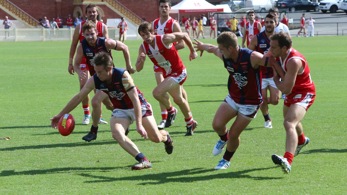 CLASS: Sandhurst's Lee Coghlan swoops on the footy in the Dragons first-round clash with South Bendigo. Picture: PETER WEAVING
