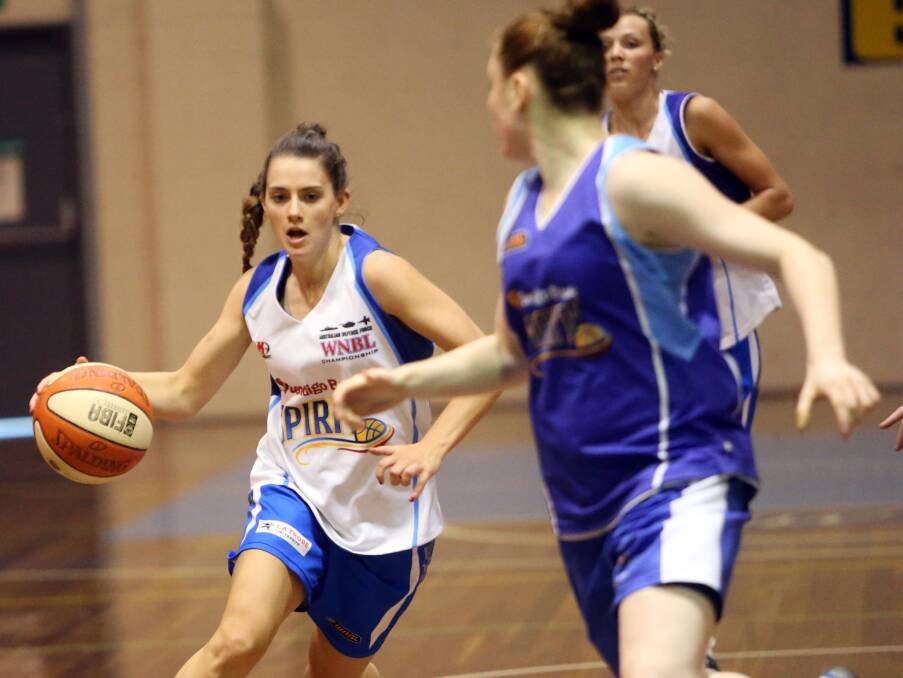 SPLIT THE DEFENCE: Tessa L:avey leads the charge at Spirit training. Picture: GLENN DANIELS 