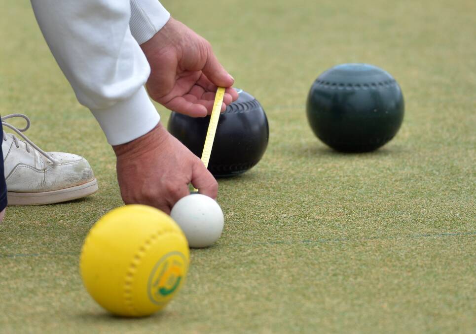Lawn bowlers chip in to support Cystic Fibrosis 