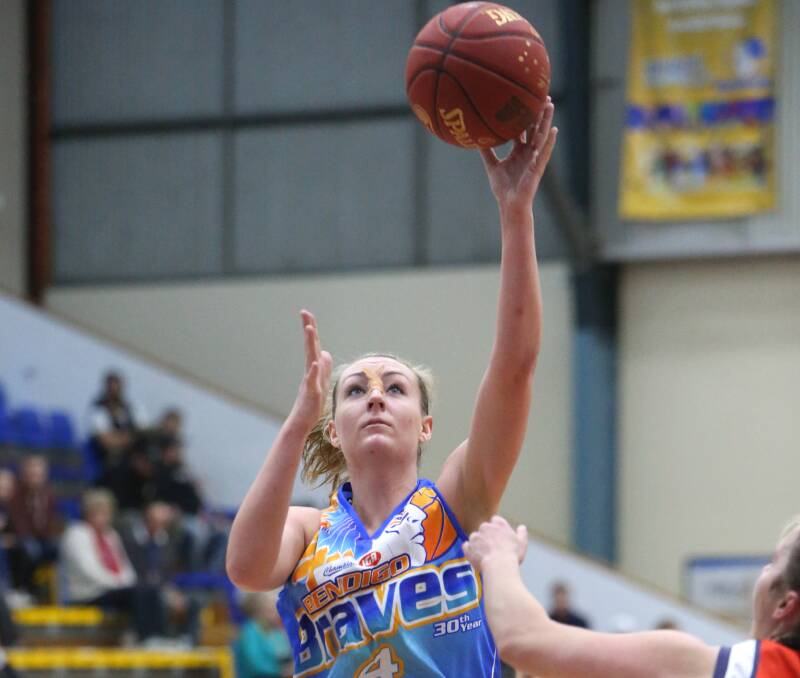 KEY PLAYER: Stacia Robertson adds two points in Bendigo's win against Geelong. Picture: GLENN DANIELS 