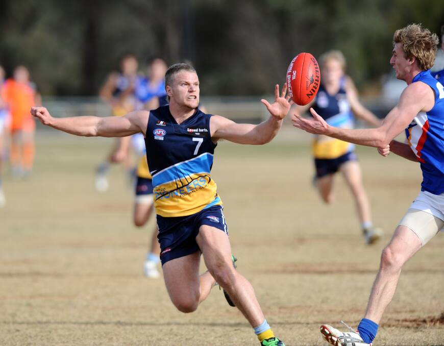 Jake Stringer shows great determination in this contest with an Eastern Ranges opponent at Epsom Huntly in 2012. 