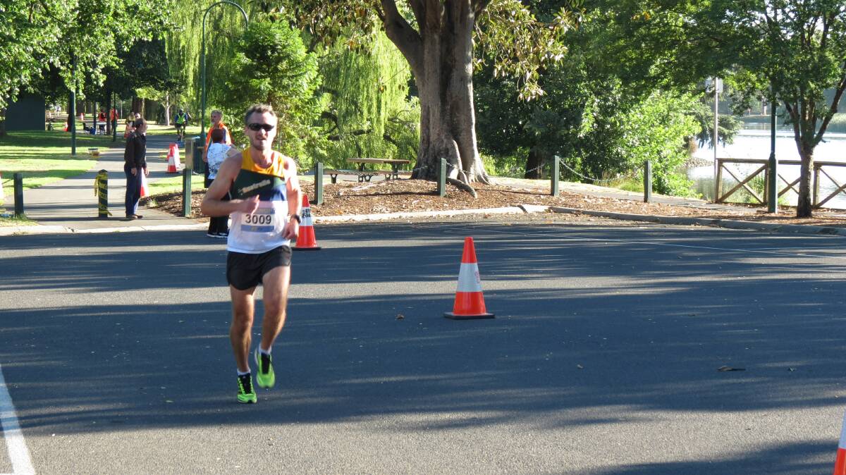 Paul Marsh races around Lake Weeroona in the Oceania Masters half-marathon in Bendigo. Picture: HUNTER GILL