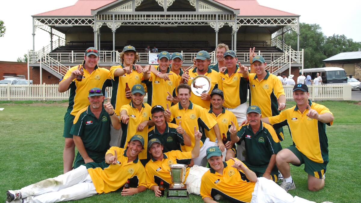 Murray Valley celebrates after winning the division one grand final at Eaglehawk's Canterbury Park in 2007. 