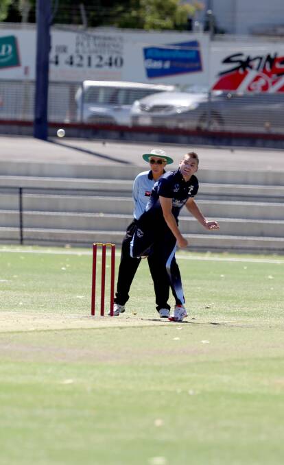 Eaglehawk's Sam Fitt bowls in the Twenty20 semi-final against Huntly North Epsom. Picture: LIZ FLEMING
