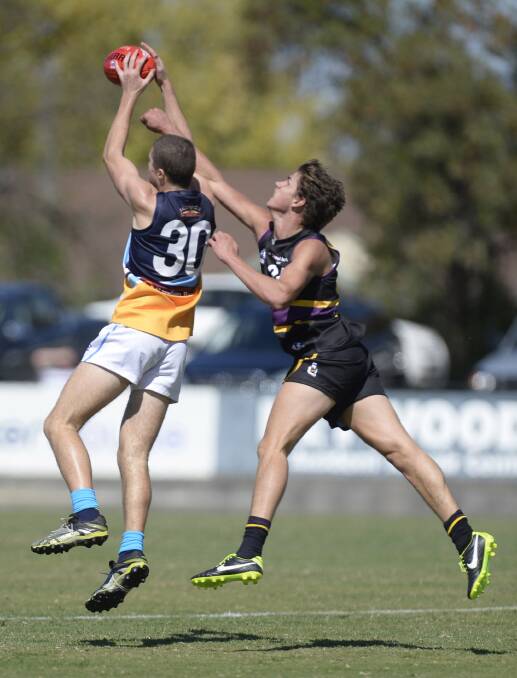 STRONG GRAB:  Liam McGlashan wins this contest with Dan Howe. Picture: Ray Sizer, Shepparton News 