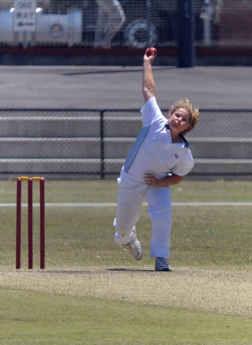 Hannah Darlington bowls for New South Wales against Queensland. Picture: BRENDAN McCARTHY 