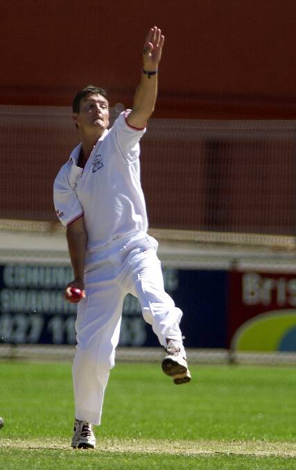 Jamie Allan bowls for Castlemaine at the QEO in 2005. 