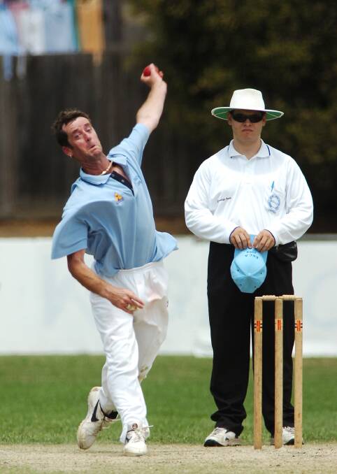 Peter Stepien bowls for Emu Valley at Kennington's Harry Trott Oval in the 2006 carnival. 