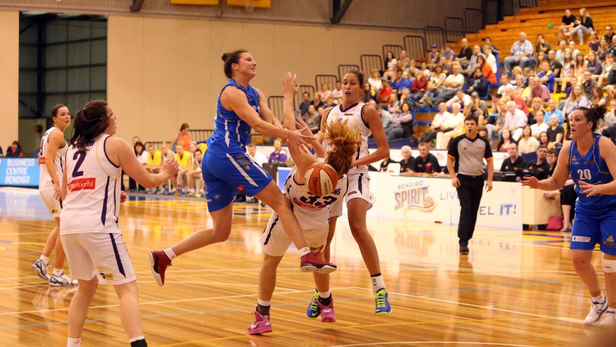 PHYSICAL: Spirit's Kelsey Griffin charges into Melbourne's Chelsea Poppens. Picture: LIZ FLEMING 