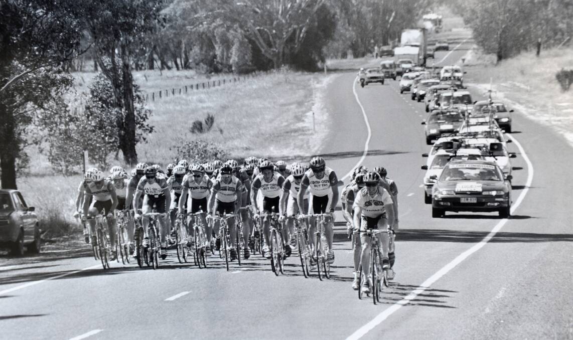 CLIMB: The peloton makes it way past the Seven Sisters, just outside Huntly, on its way to Bendigo in the Sun Tour of 1994. 