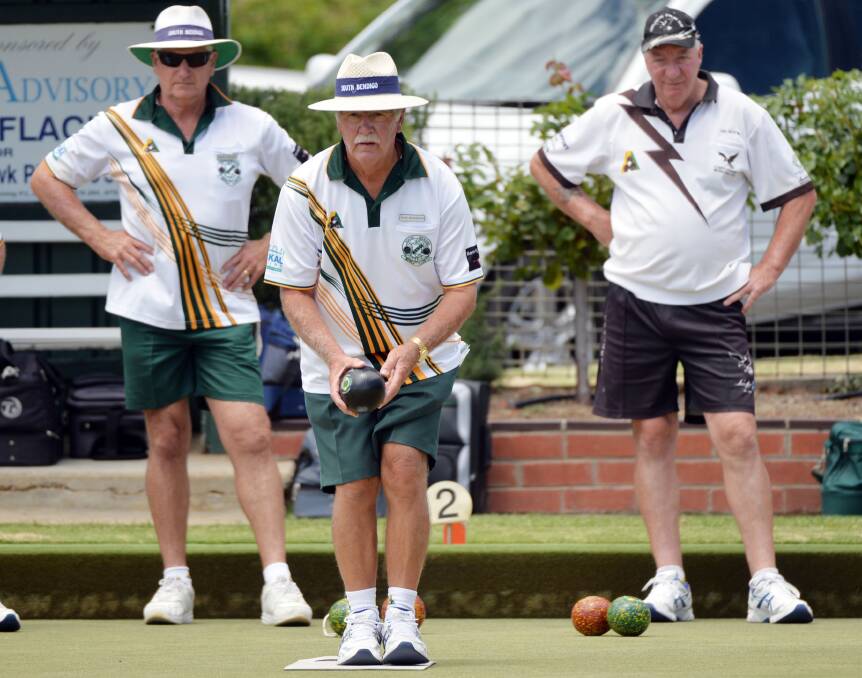 ON THE MAT: South Bendigo's Noel Wilkinson bowls in Saturday's clash against Castlemaine. Picture: BRENDAN McCARTHY 