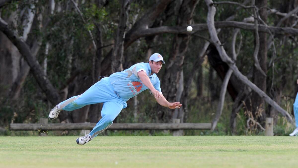SUPERB FIELDING: Adrian Pappin throws to the stumps in Strathdale-Maristians win against White Hills at Bell Oval. Picture: JODIE DONNELLAN 