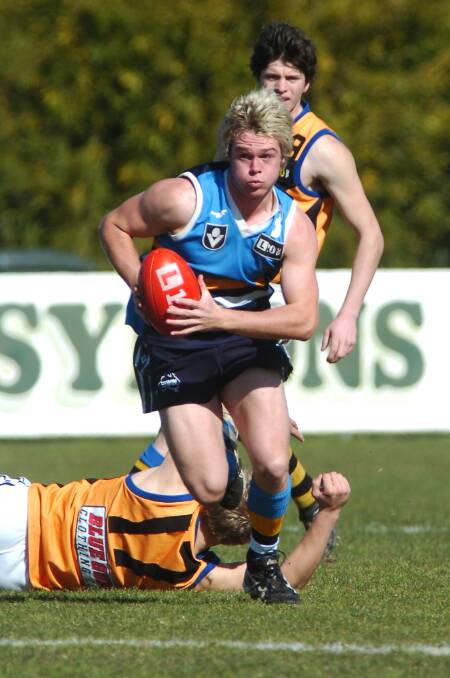 Josh Bowe charges clear in a 2005 showdown with Dandenong Stingrays. 