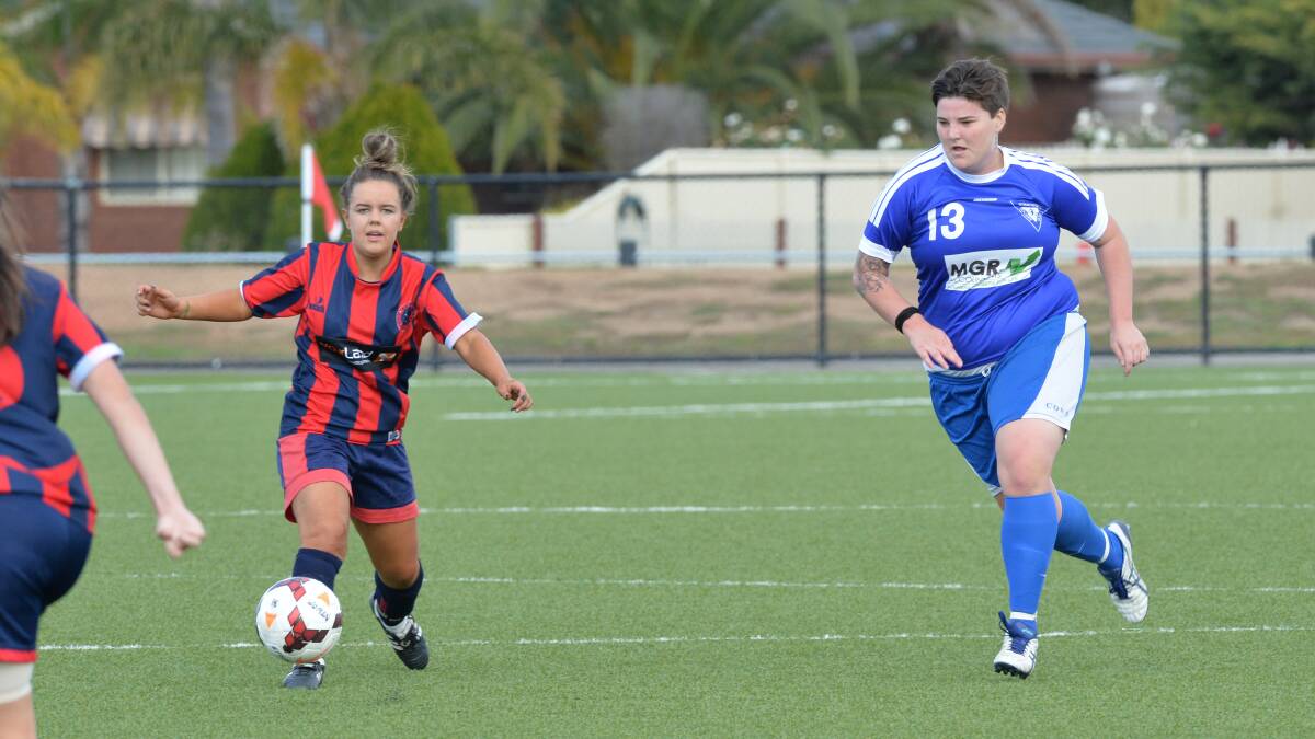 SKILFUL: Epsom's Jo Hill passes the ball in the team's latest victory against Strathdale. The Scorpions take on Spring Gully this Sunday. Picture: PETER WEAVING