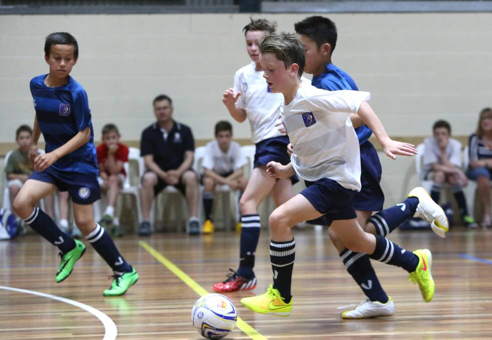 SPRINT: Victoria Country takes on Victoria Metro in the 11-boys division in Monday's start to the Futsal Australia schools championships in Bendigo. Picture: GLENN DANIELS