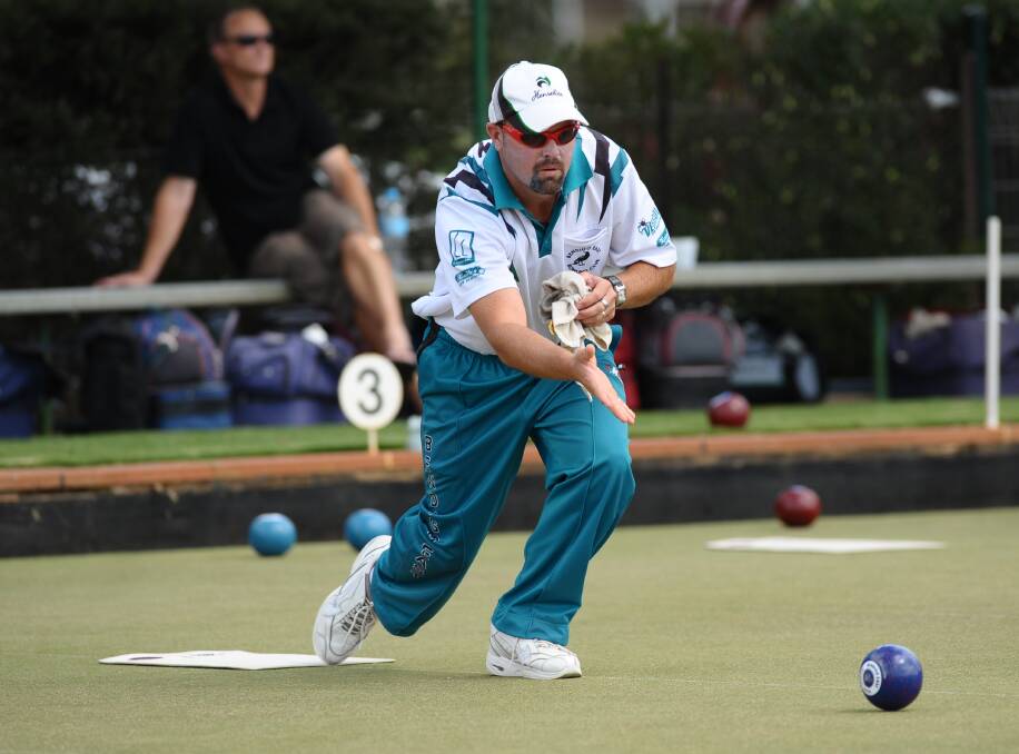 Aaron Tomkins bowls for Bendigo East in the 2010 grand final. 