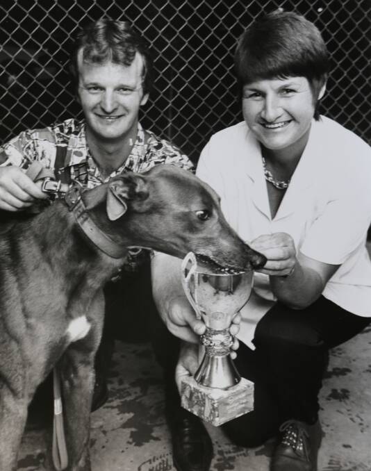 1994 Bendigo Cup winner Thorgil Tex with trainer George Willis and part-owner Ros Gilmore. 