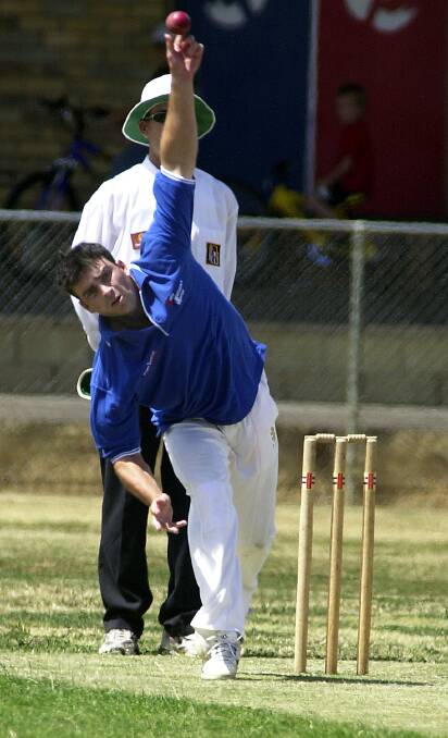 Brad Windridge bowls for Northern Districts at North Bendigo in 2005. 