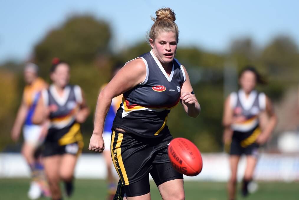 CHASE: Former Moulamein junior football star Emily Munro is back in action, playing for Bendigo Thunder. Picture: GLENN DANIELS