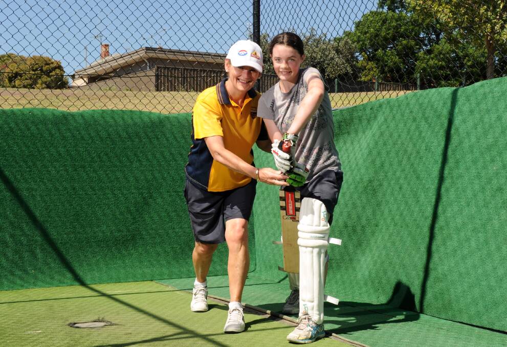 TOP TIPS: Former Australian cricketer Annette Holmes gives Victorian representative Kate Douglass some batting advice ahead of the national championships. Picture: JODIE DONNELLAN