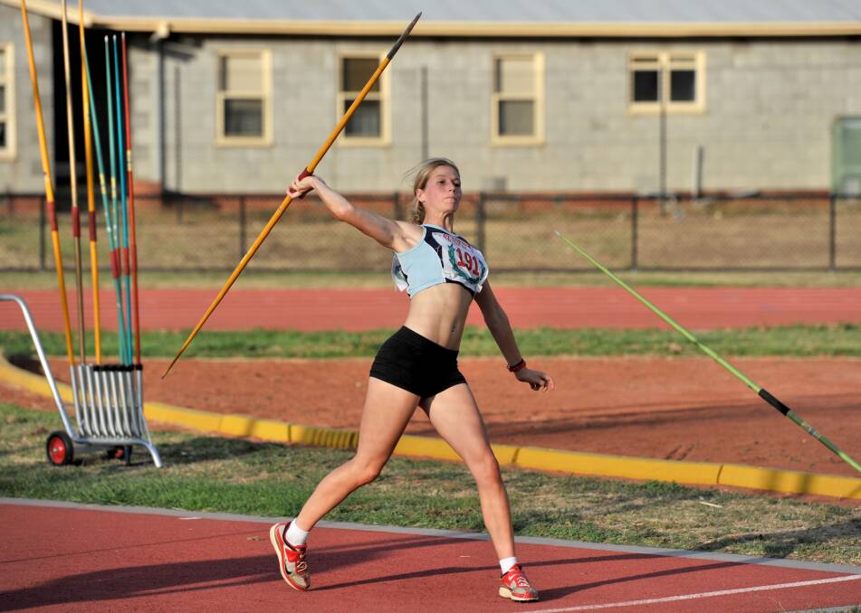 Eaglehawk YMCA athlete Carlie Whitford shows her style in the javelin. Picture: JODIE WIEGARD 