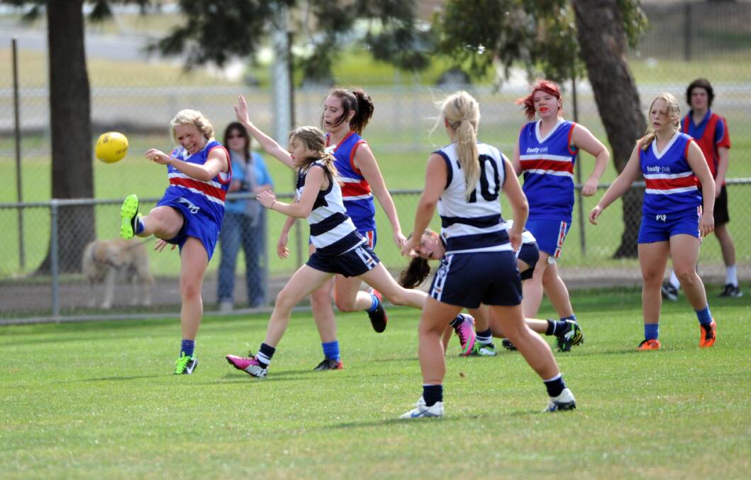 INCLUSIVE: Youth girls action between North Bendigo and Strathfieldsaye last season. Picture: JULIE HOUGH