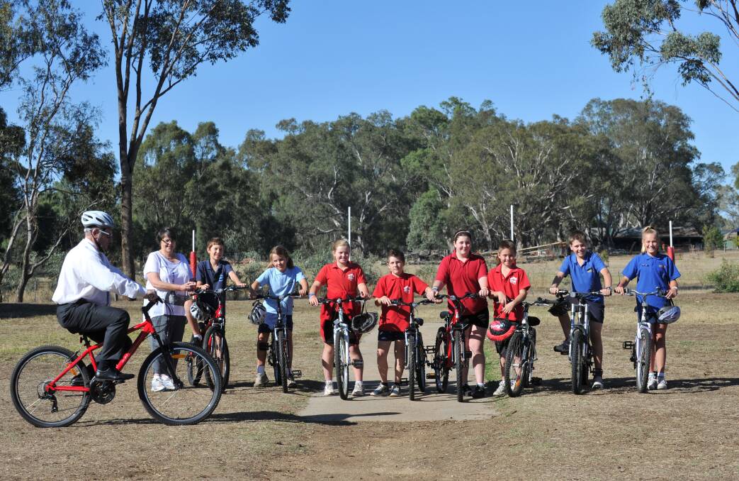 Leonie Francis from Bendigo Northern District Community Enterprise, White Hills students Liam and Sarah Morse-McNabb, Epsom students Asher Geddes, Seeton Bertuch, Cassie Jones and Broden Plowright and Huntly students Waylon Draper and Abbey Hromenko with Mayor Barry Lyons (on bike). 

(Bendigo Northern District Community Enterprise donated the pedometers) Picture: JODIE DONNELLAN 
