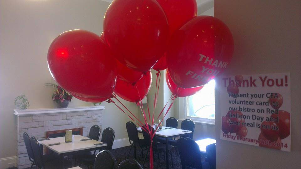 The Bendigo Club displays balloons. 