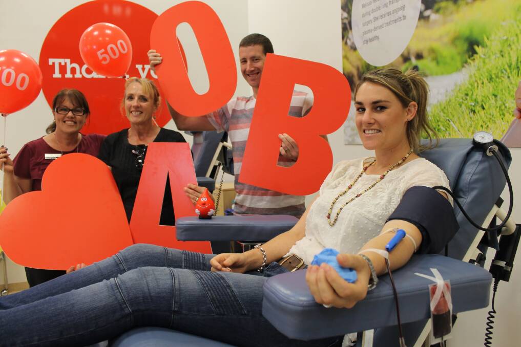 GENEROUS: Bendigo Bank employee Rachel Boyle rolls up her sleeve to donate. Picture: CONTRIBUTED