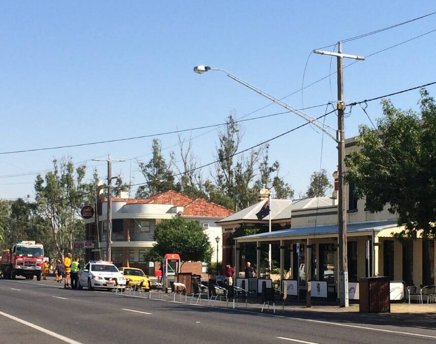 DANGEROUS: Three powerlines were affected outside the Bridgewater Bakehouse. Picture: LEIGH SHARP