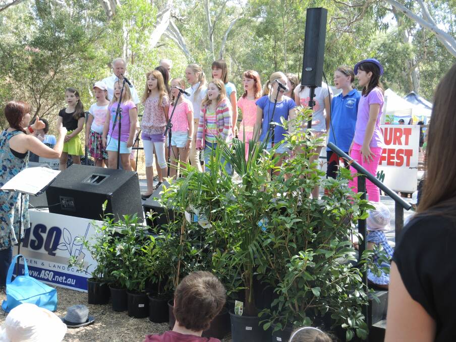 The Harcourt Valley Primary School sings at the Harcourt Applefest. Picture:  DOROTHY COOK