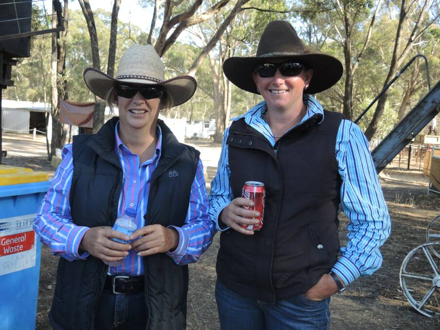 Janet Sporton from Bendigo and Nicole Rowe from Darlington catch up at the Maldon Campdraft.