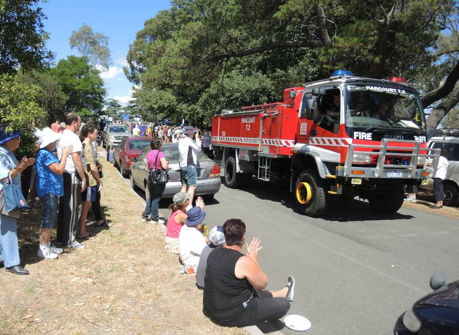 The crowd applauds Harcourt CFA in the Harcourt Applefest street parade. Picture: DOROTHY COOK