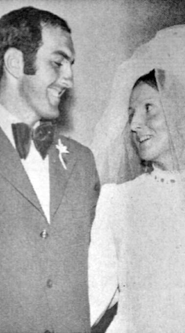 Valma Smith married Ian Cossar in the St John’s Presbyterian Church, Forest Street, Bendigo.
