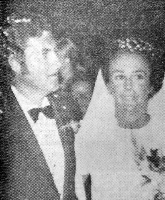Bendigo bride Therlene Palmer married William Edwards in  Brisbane .
