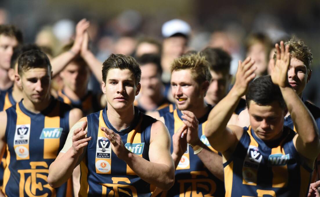 The Bendigo Gold leave the field for the final time.