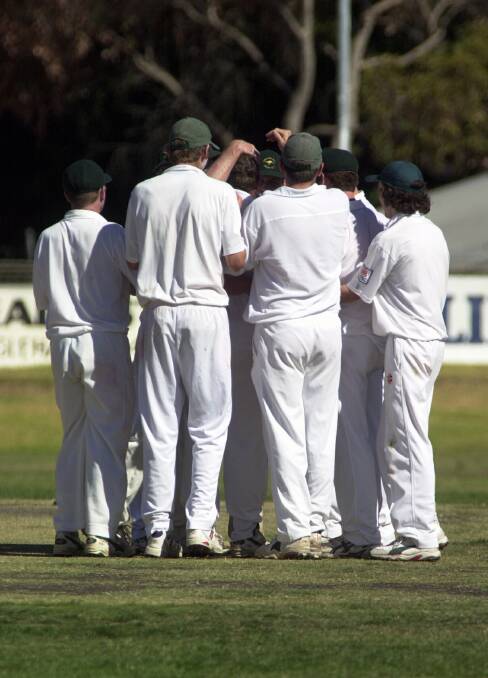 Kangaroo Flat celebrates a wicket
