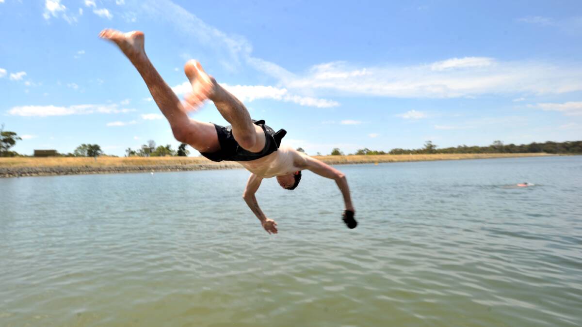 SCORCHING: Simon Elliott escapes the heat at Crusoe Reservoir. Picture: JODIE DONNELLAN 
