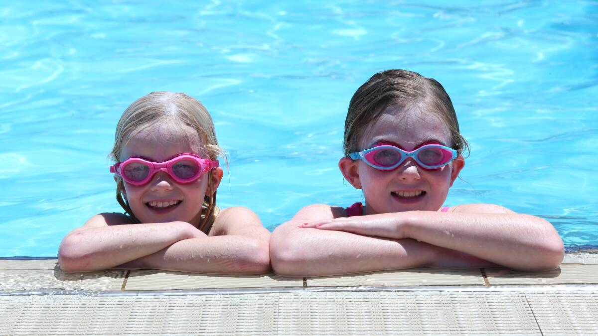 HEAT RELIEF: Hannah and Morgan Payne escape the sweltering heat at the Bendigo Aquatic Centre. 