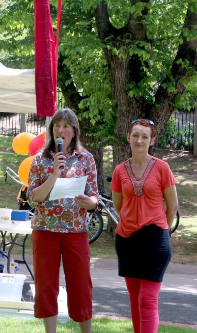 Event organisers Nicola Dunnicliff-Wells and Terrie Dempster at the Bendigo day of climate action