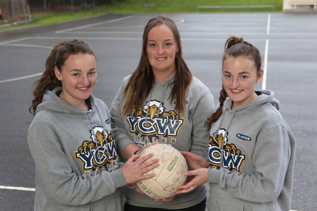 Melissa Popple with twin sisters Hannah and Abbey. Picture: PETER WEAVING