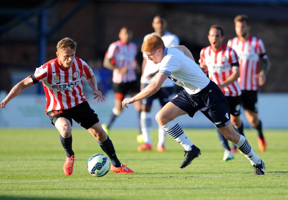 WORLD CLASS: Damien Duff, left, will play against FC Bendigo in Tuesday night's game at Epsom. Picture: GETTY IMAGES